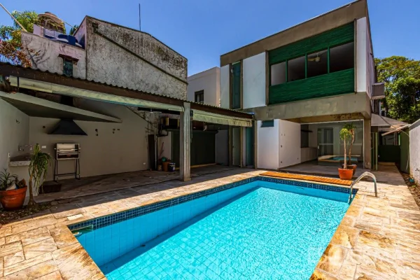 Casa em excelente localização no Jardim Europa