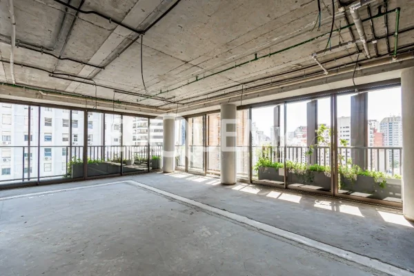 Apartamento em prédio novo próximo a Avenida Faria Lima