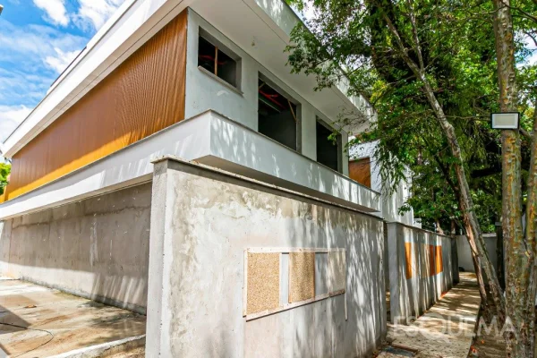 Casa em condomínio exclusivo com apenas 3 residências