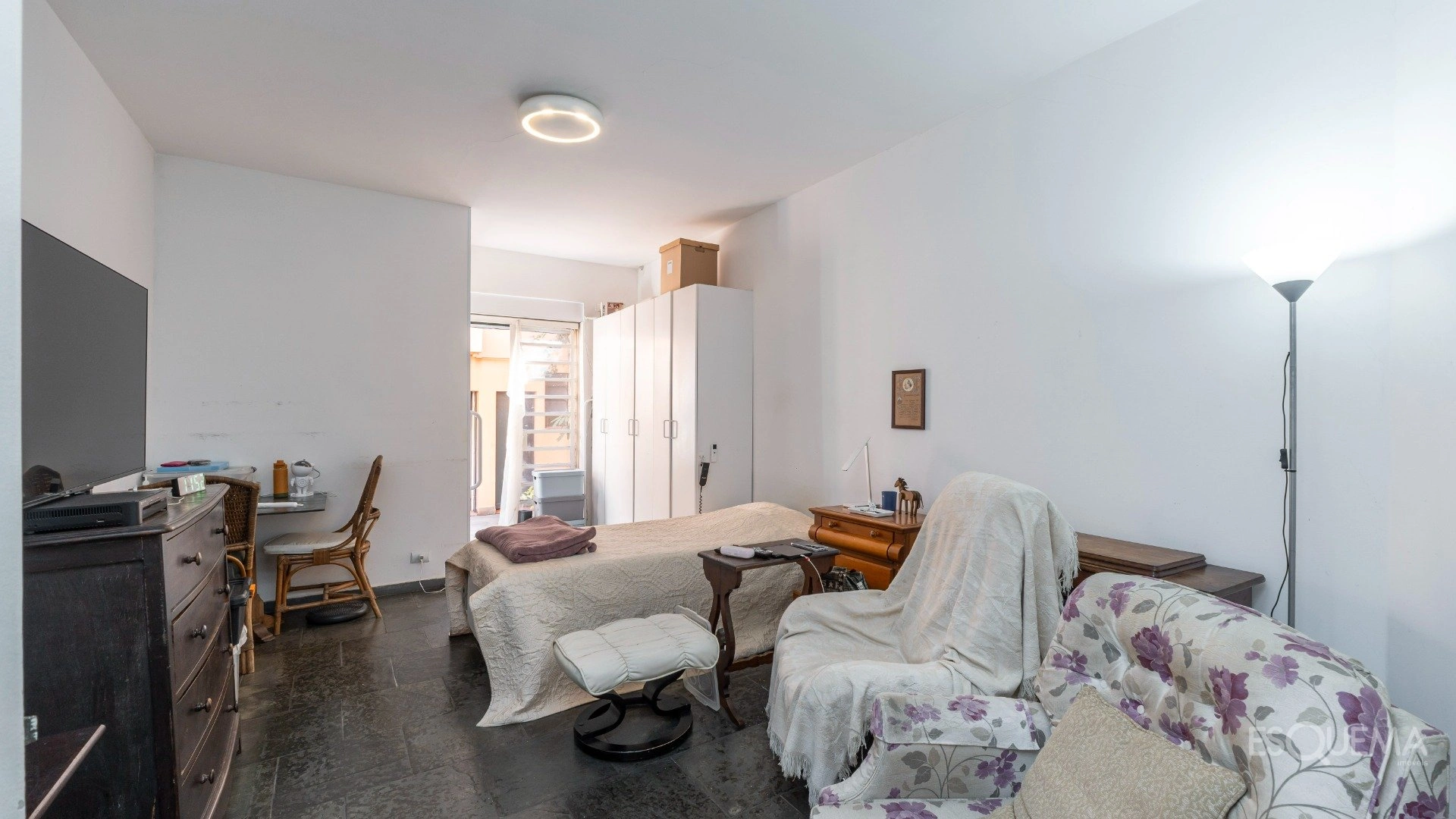 Casa de esquina com excelente potencial em localização privilegiada - Imagem 10