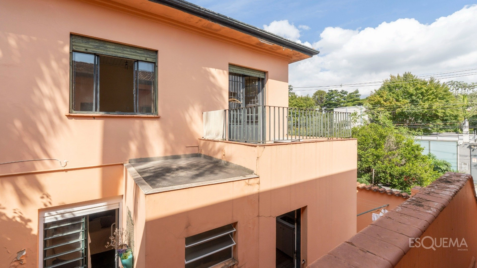 Casa de esquina com excelente potencial em localização privilegiada - Imagem 1