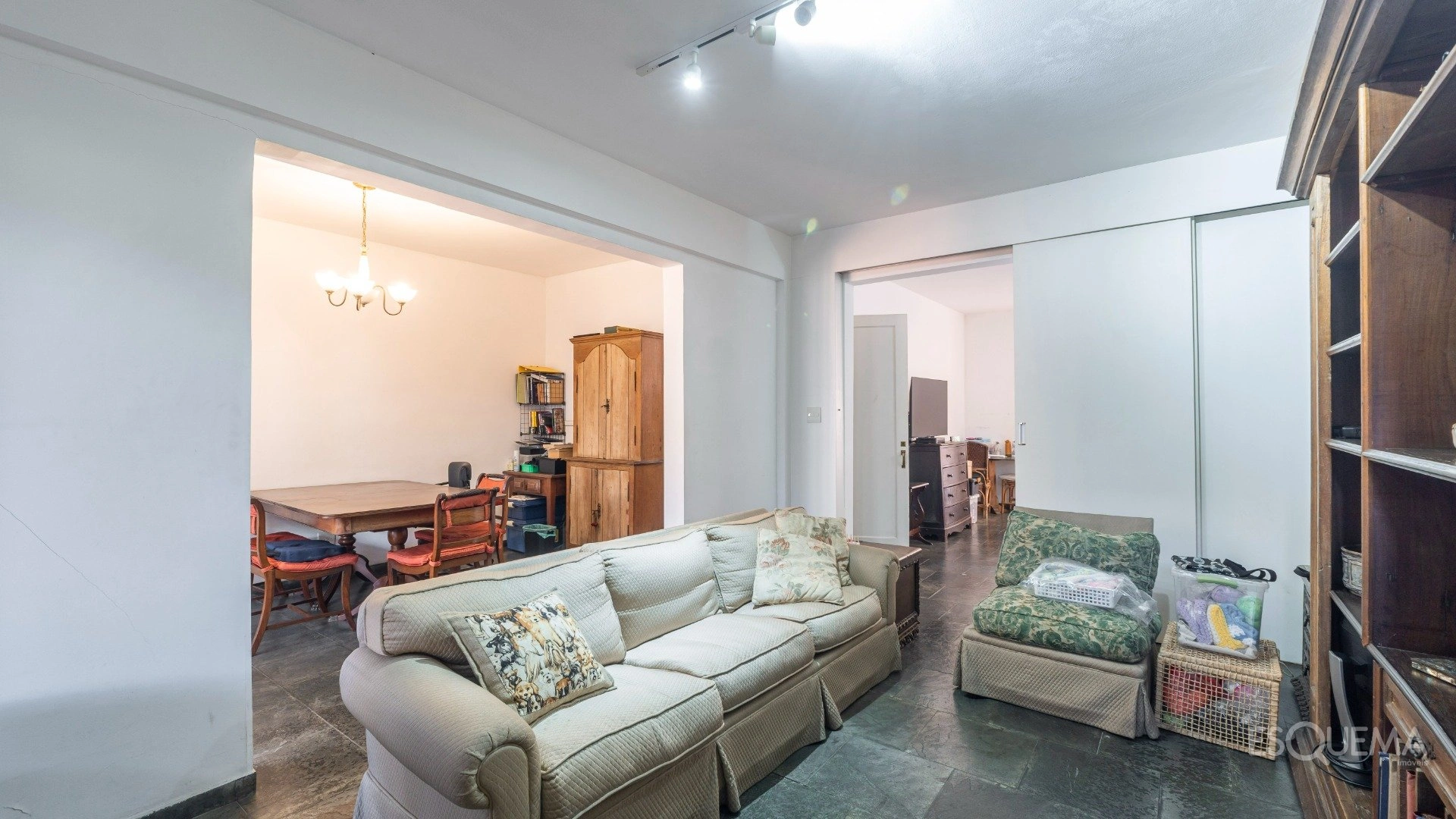 Casa de esquina com excelente potencial em localização privilegiada - Imagem 2