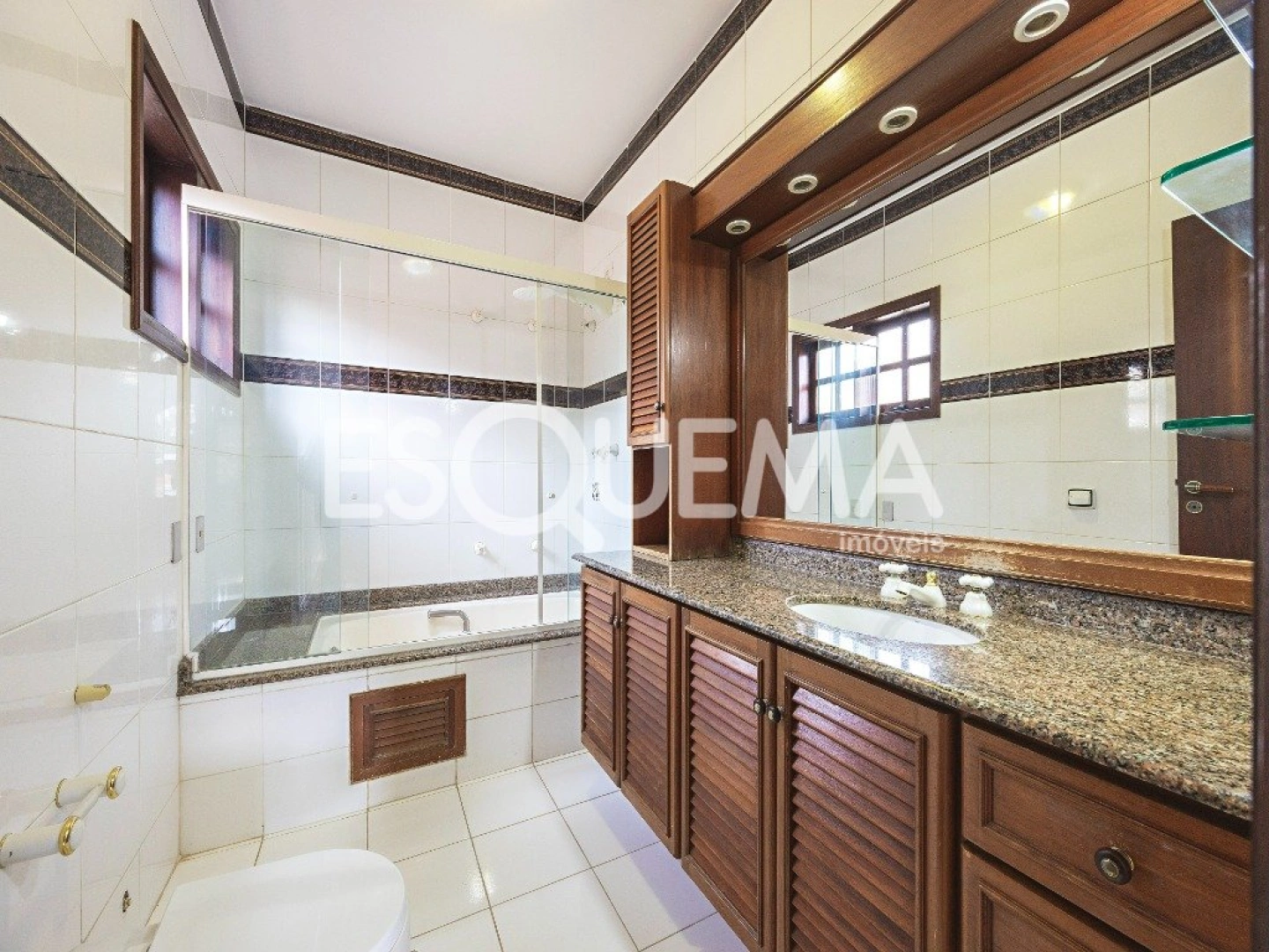 Casa em estilo europeu em rua fechada - Imagem 12
