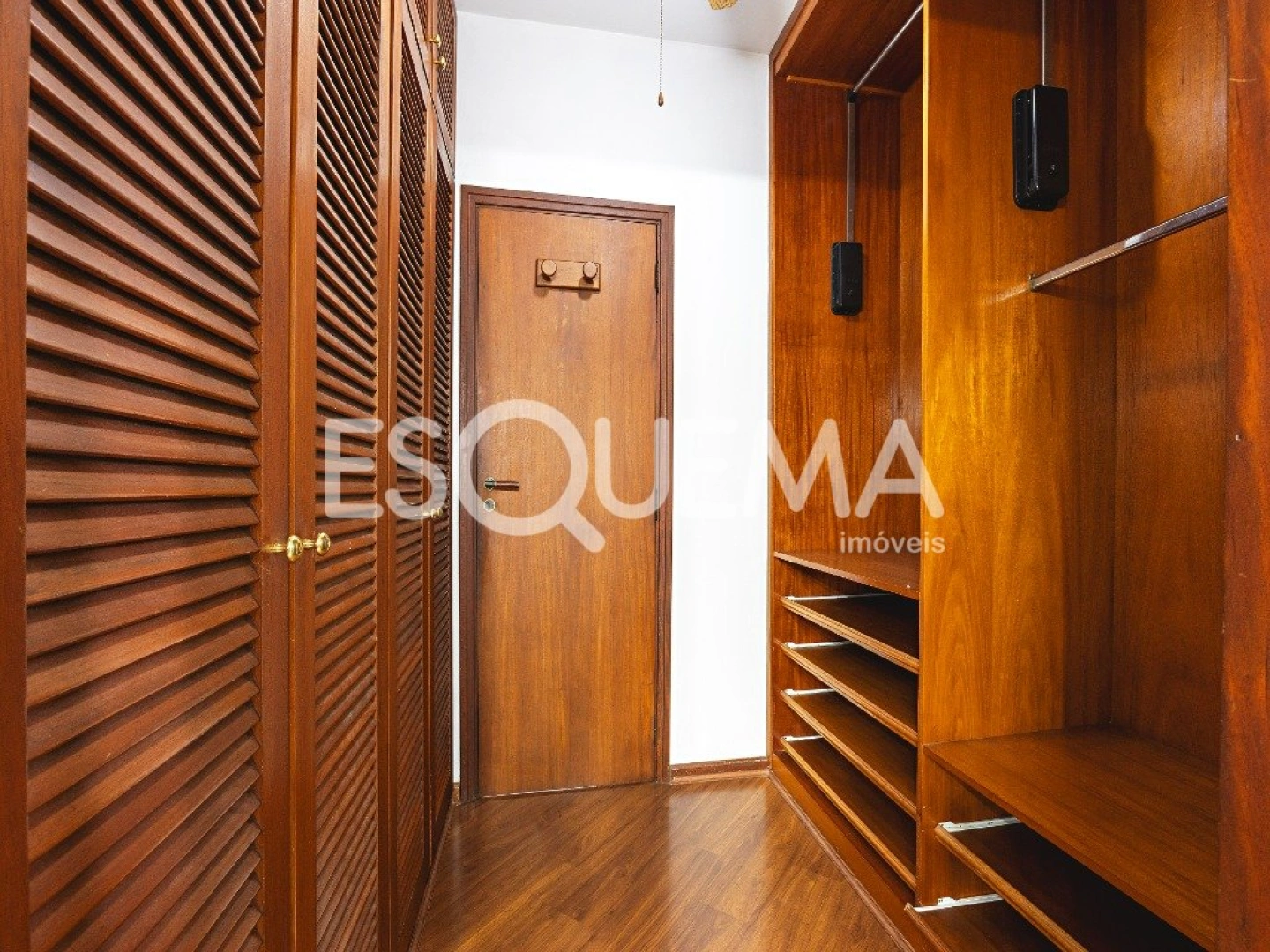 Casa em estilo europeu em rua fechada - Imagem 13
