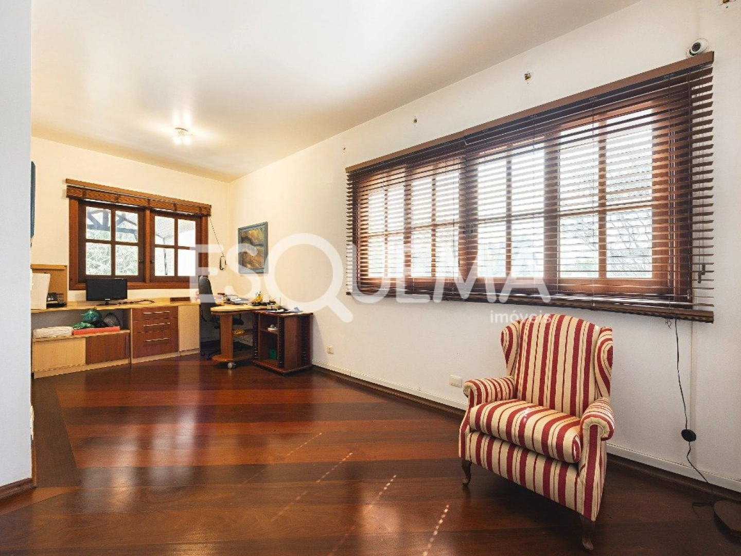 Casa em estilo europeu em rua fechada - Imagem 14