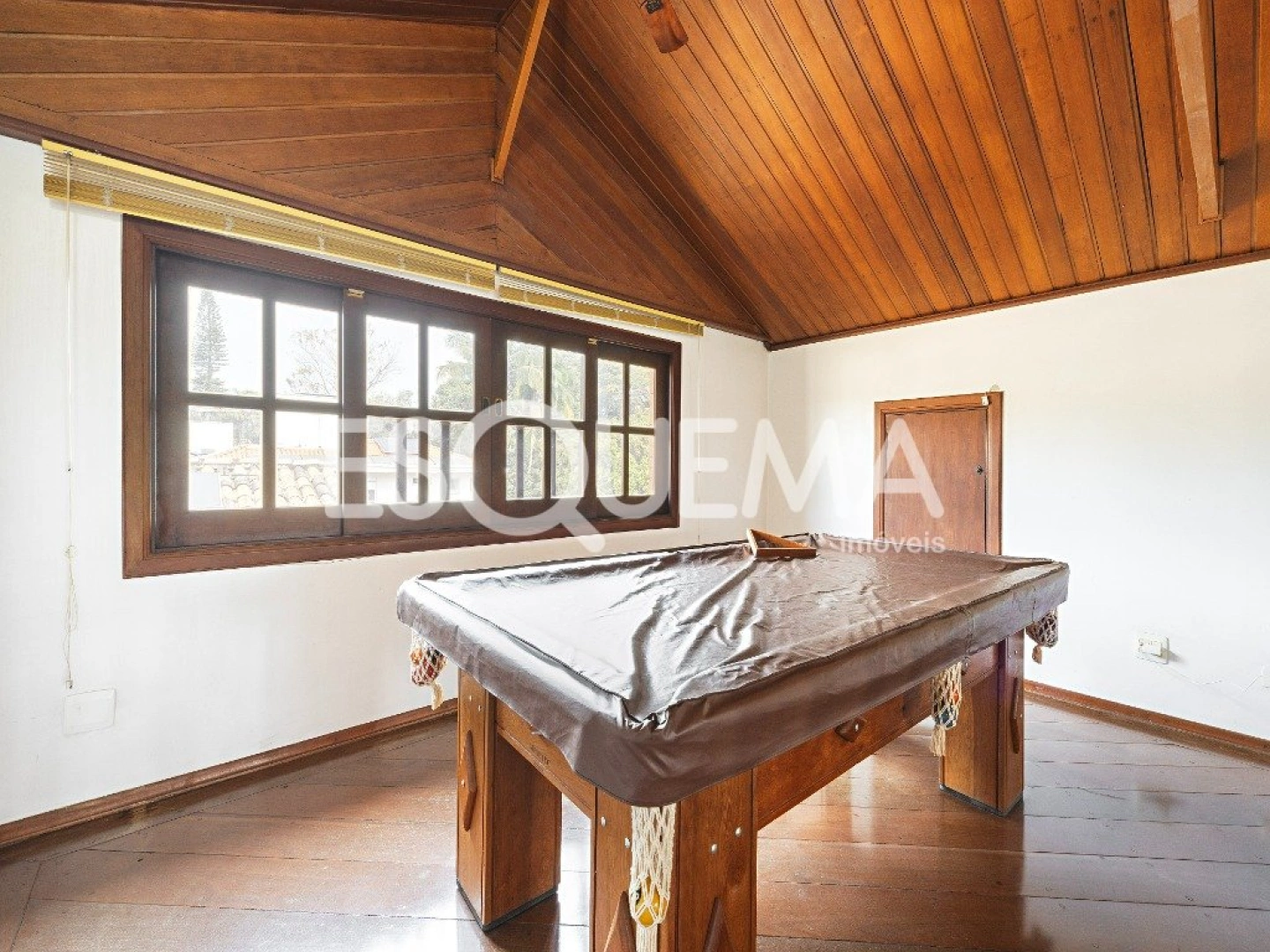 Casa em estilo europeu em rua fechada - Imagem 15