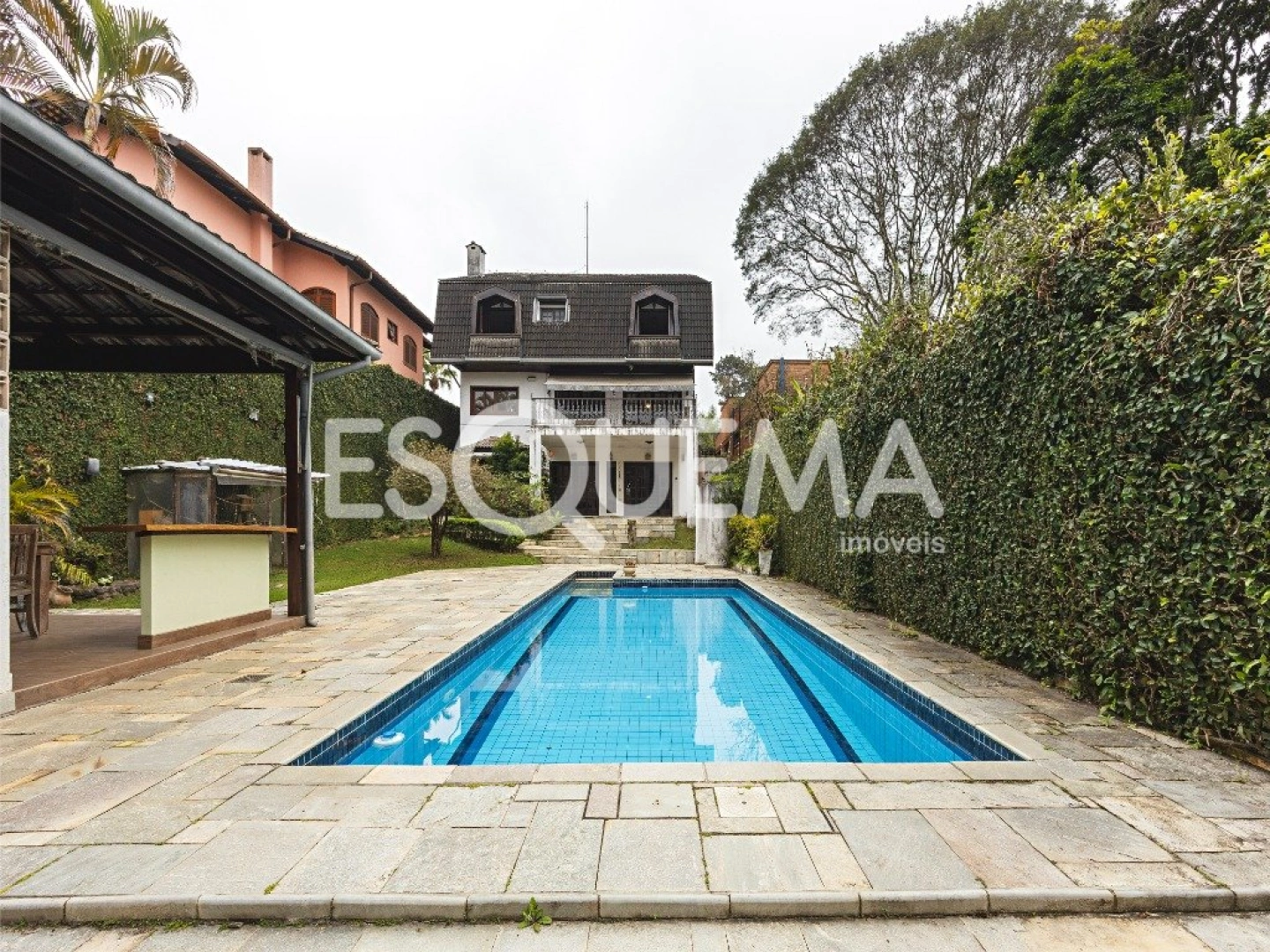 Casa em estilo europeu em rua fechada - Imagem 2