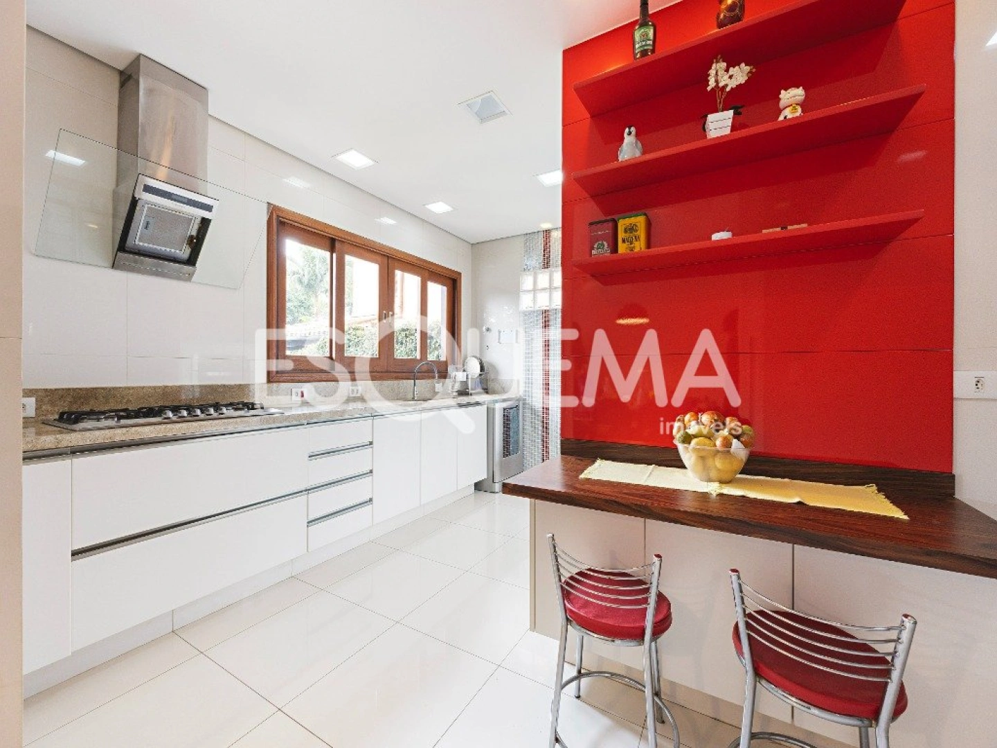 Casa em estilo europeu em rua fechada - Imagem 7