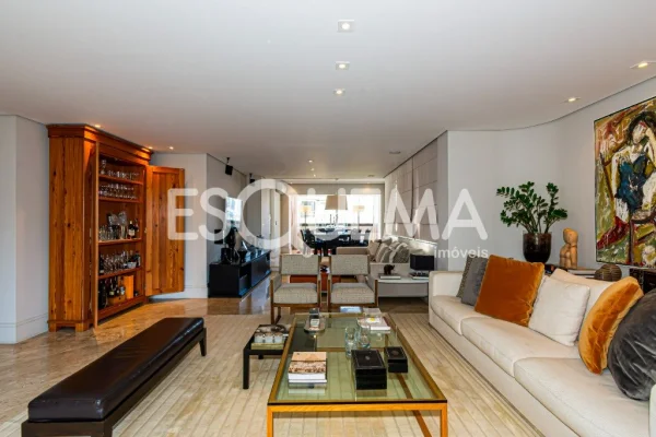 Apartamento com 300 m² em rua tranquila do Campo Belo