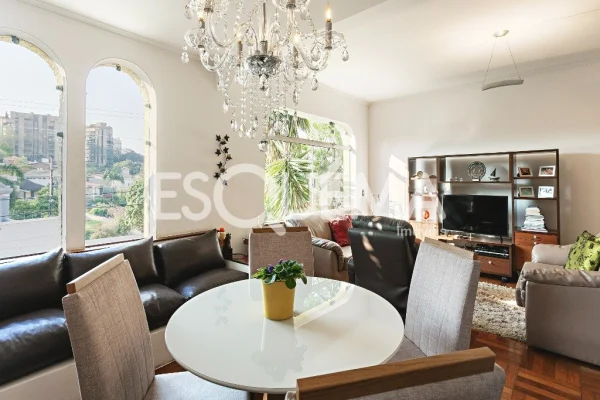 Casa localizada próxima ao Estádio do Morumbi