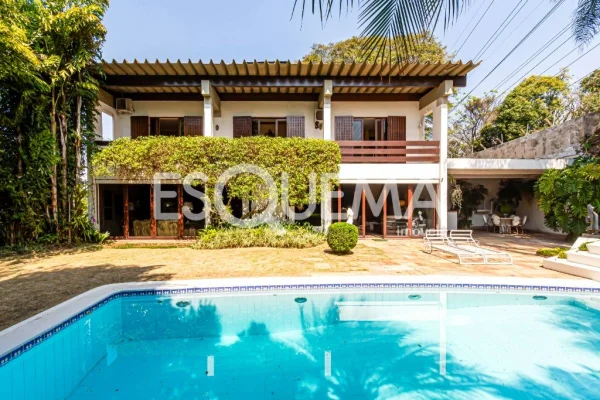 Casa com piscina no Jardim Guedala