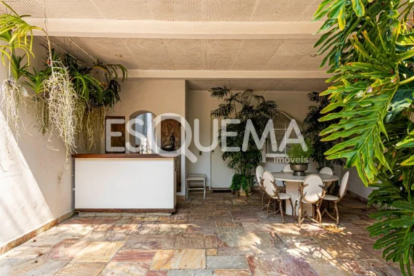 Casa com piscina no Jardim Guedala