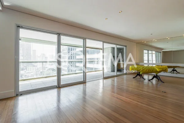 Apartamento diferenciado em rua tranquila no Itaim Bibi
