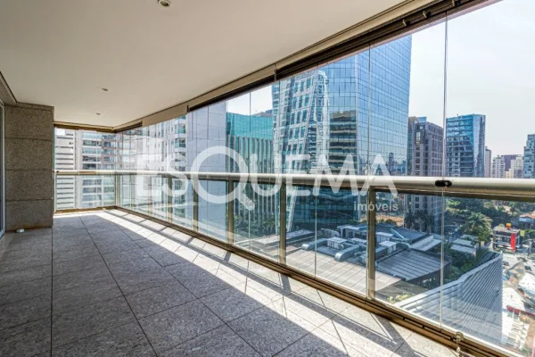 Apartamento diferenciado em rua tranquila no Itaim Bibi