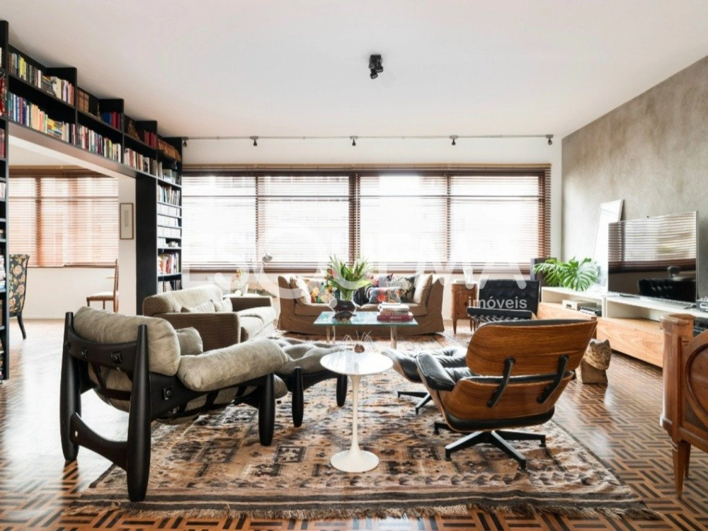 Apartamento reformado em localização privilegiada - Imagem 1
