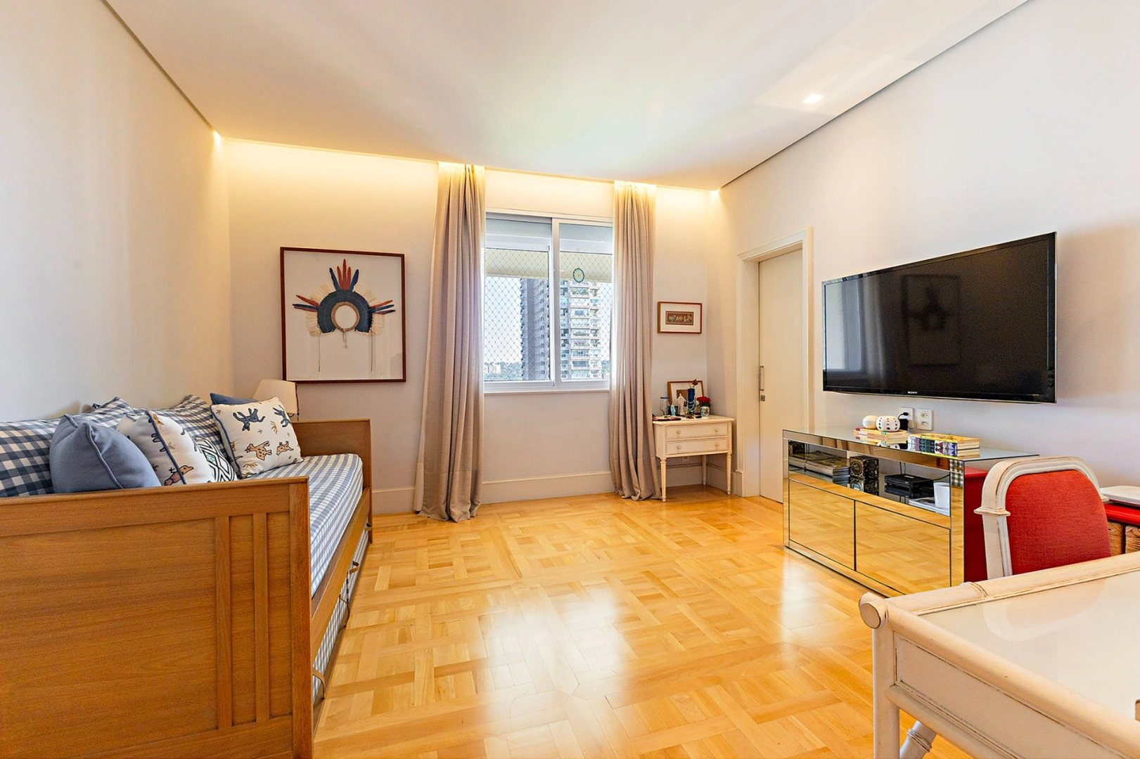 Apartamento de 733 m² assinado por Adolpho Lindenberg no Jardim Europa - Imagem 10