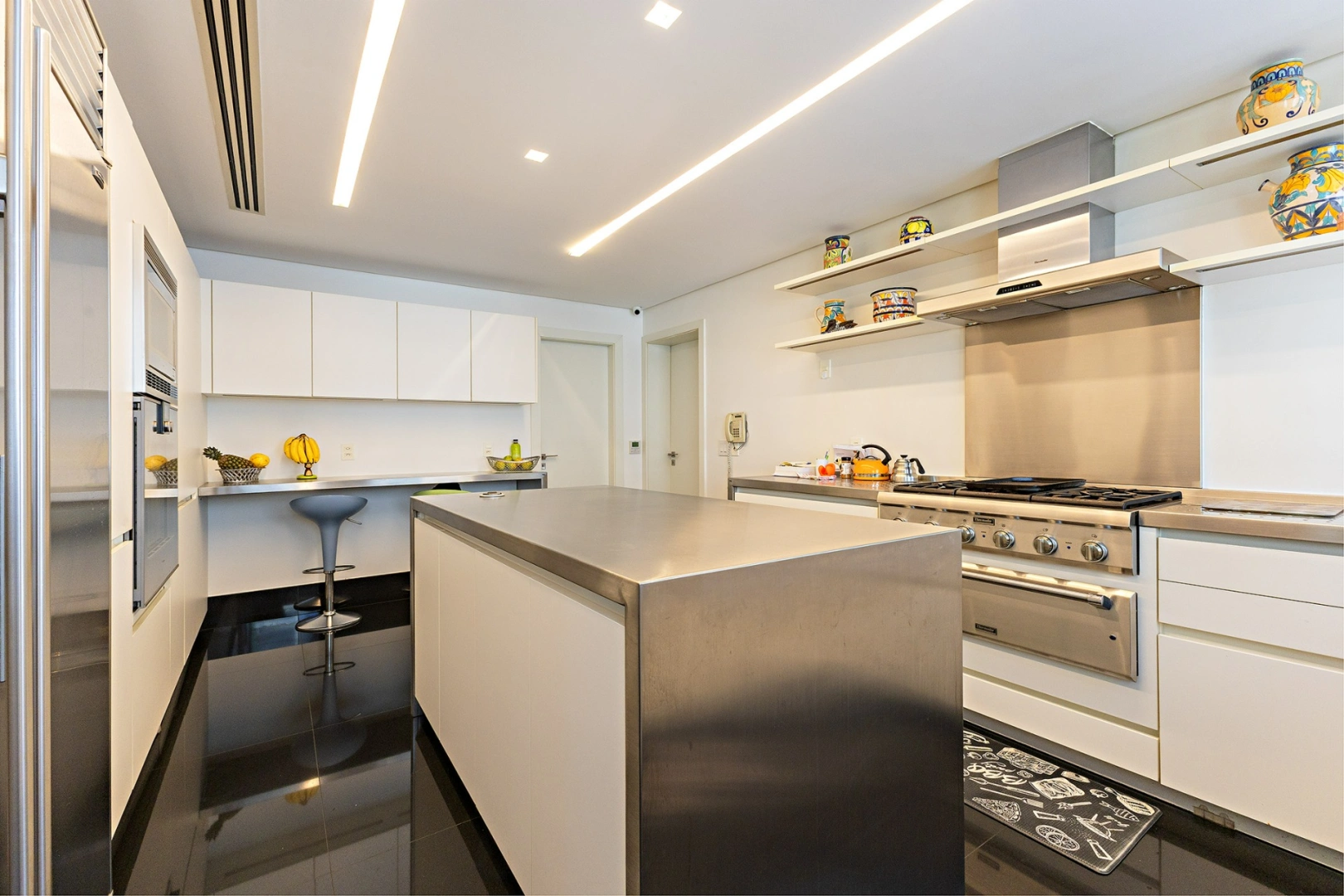 Apartamento de 733 m² assinado por Adolpho Lindenberg no Jardim Europa - Imagem 15