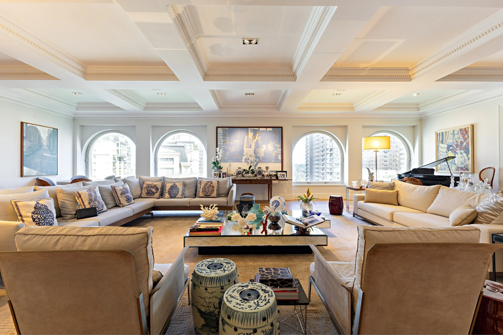 Apartamento de 733 m² assinado por Adolpho Lindenberg no Jardim Europa - Imagem 1