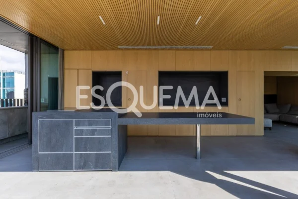 Cobertura reformada no Itaim Bibi com projeto de Kiko Salomão