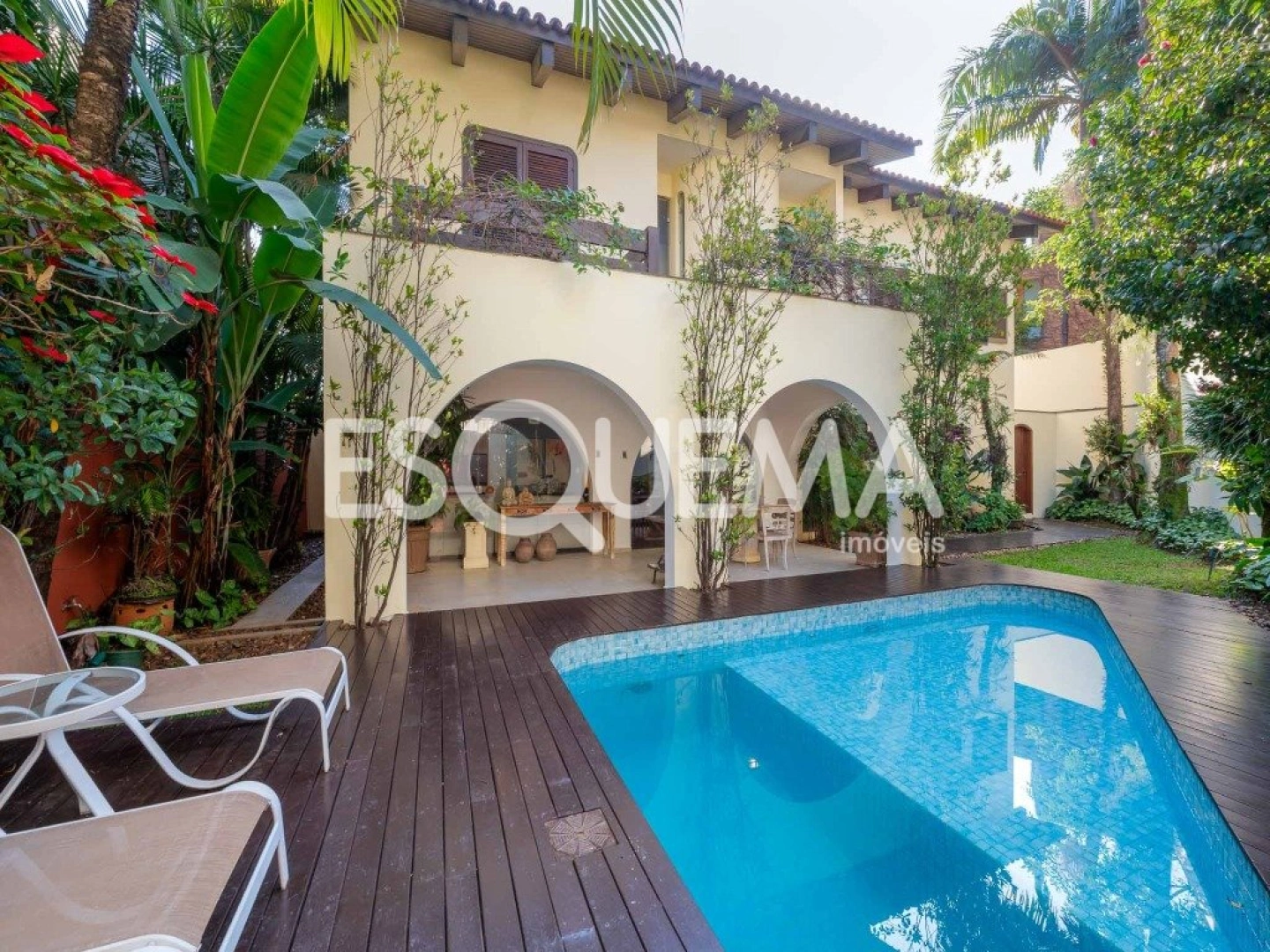 Casa para morar e receber bem em meio ao verde do Alto de Pinheiros - Imagem 1