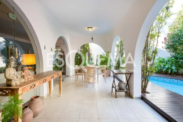 Casa para morar e receber bem em meio ao verde do Alto de Pinheiros