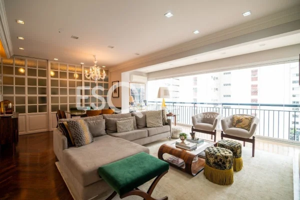 Apartamento reformado em rua tranquila no Itaim Bibi