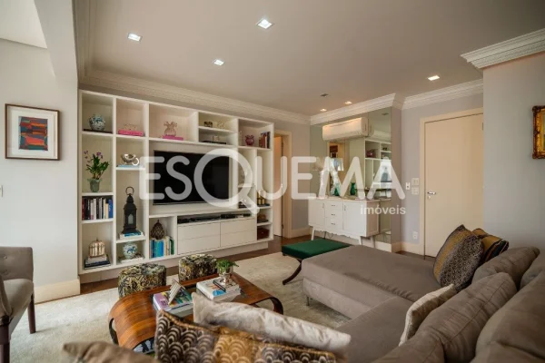 Apartamento reformado em rua tranquila no Itaim Bibi
