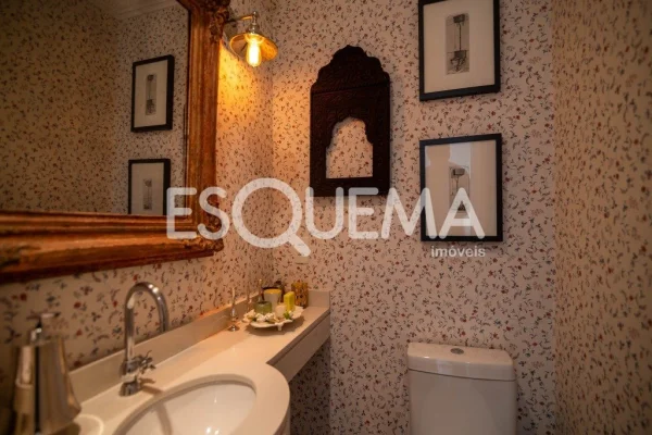 Apartamento reformado em rua tranquila no Itaim Bibi