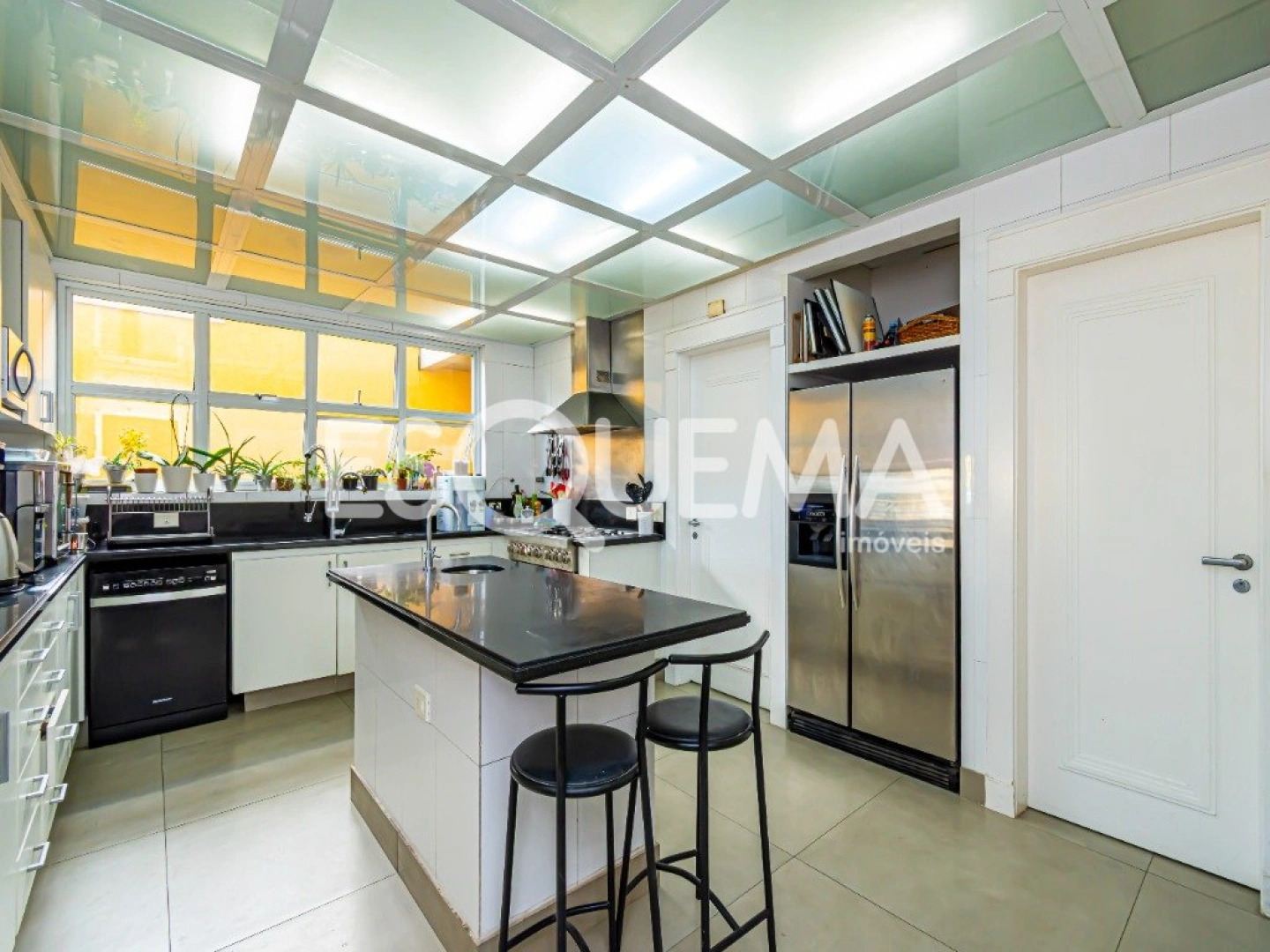 Casa com piscina, jacuzzi e vista privilegiada no Jardim Guedala - Imagem 9