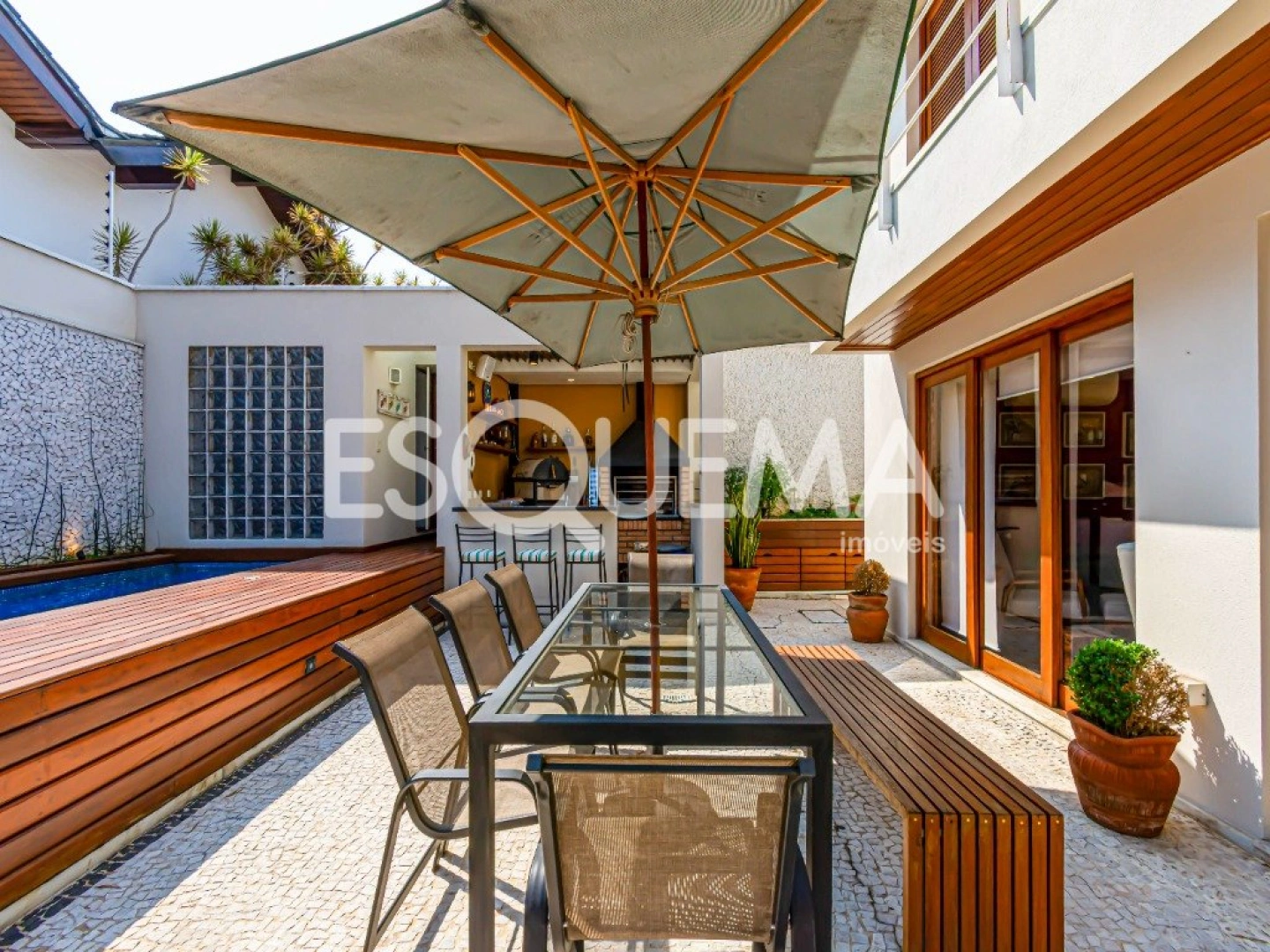 Casa em rua fechada com piscina aquecida - Imagem 1