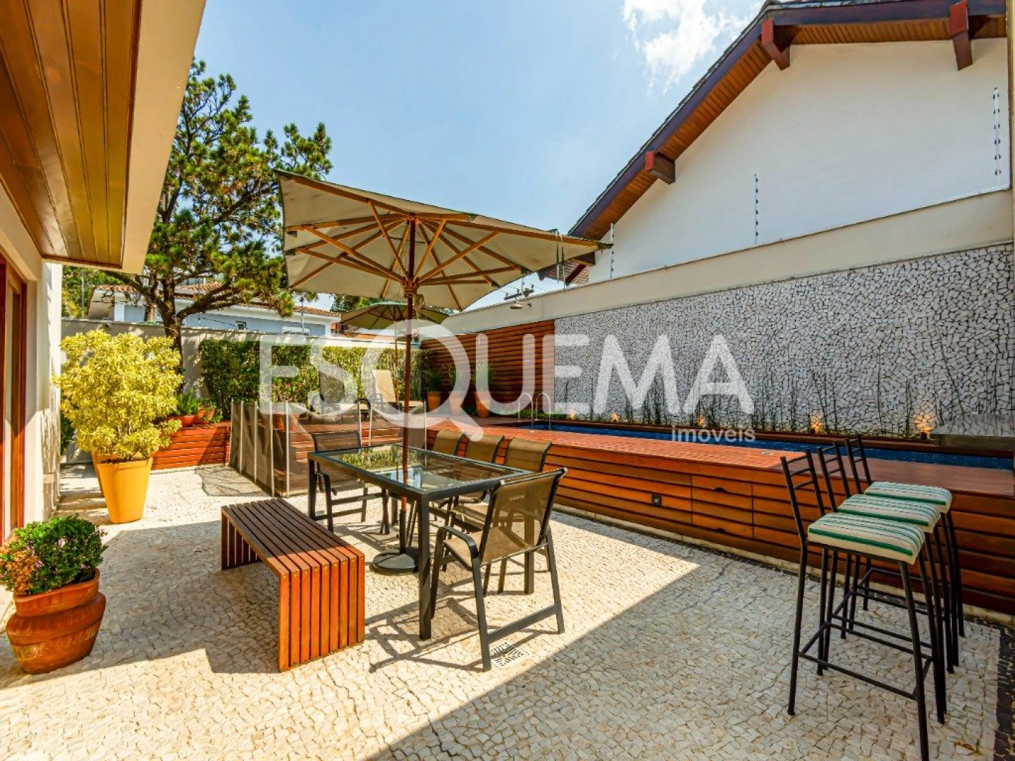 Casa em rua fechada com piscina aquecida - Imagem 2