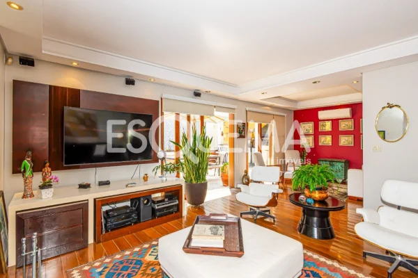 Casa em rua fechada com piscina aquecida