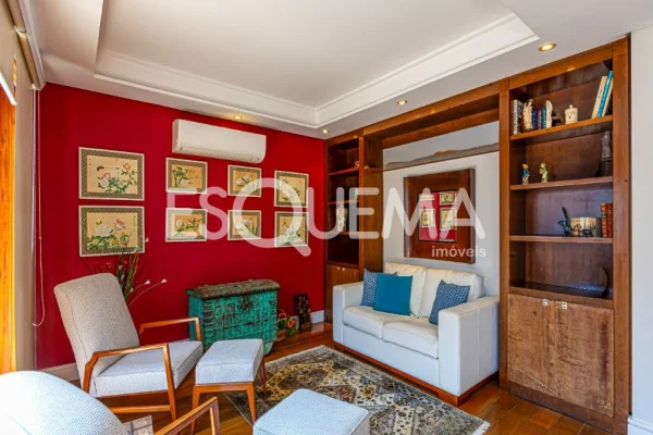 Casa em rua fechada com piscina aquecida