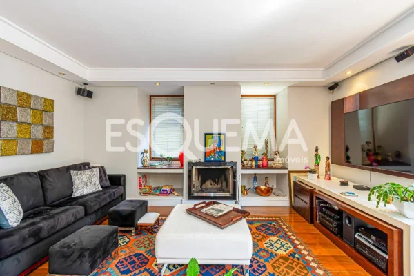Casa em rua fechada com piscina aquecida
