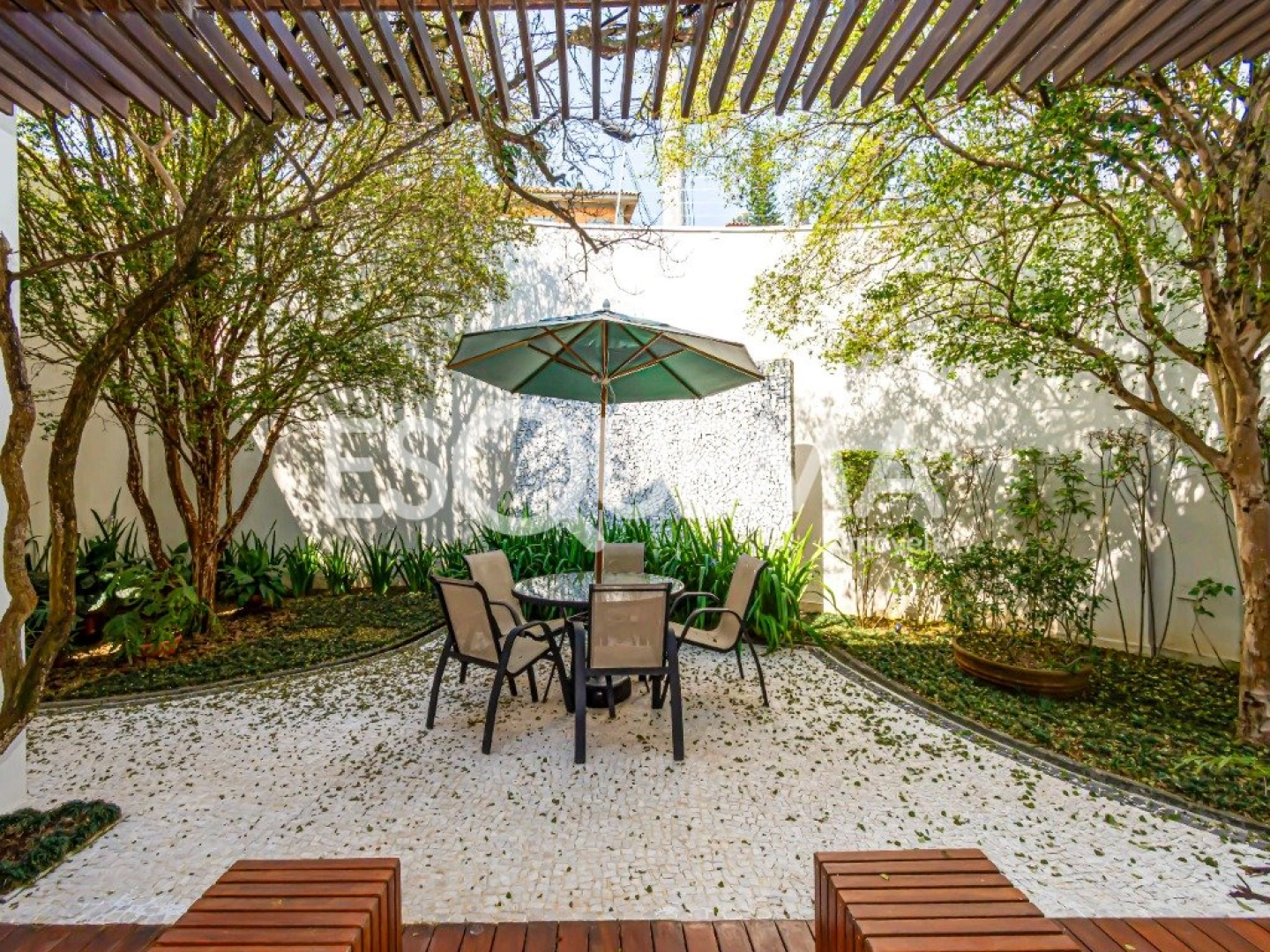 Casa em rua fechada com piscina aquecida - Imagem 7