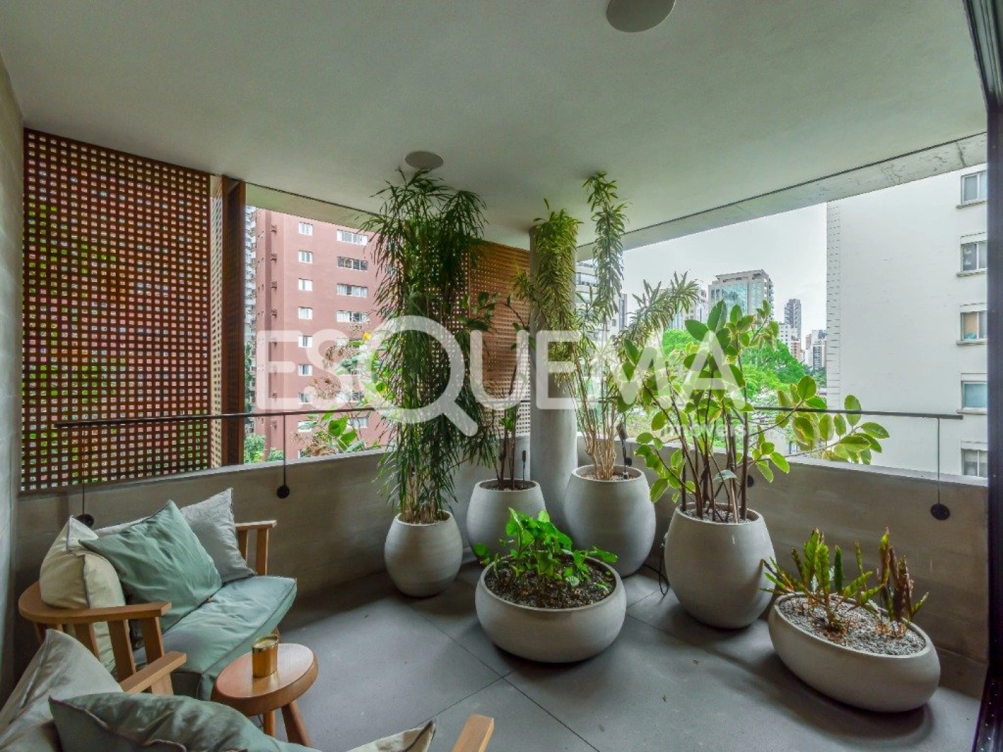 Apartamento com projeto em condomínio assinado por Marcio Kogan no Itaim Bibi - Imagem 1