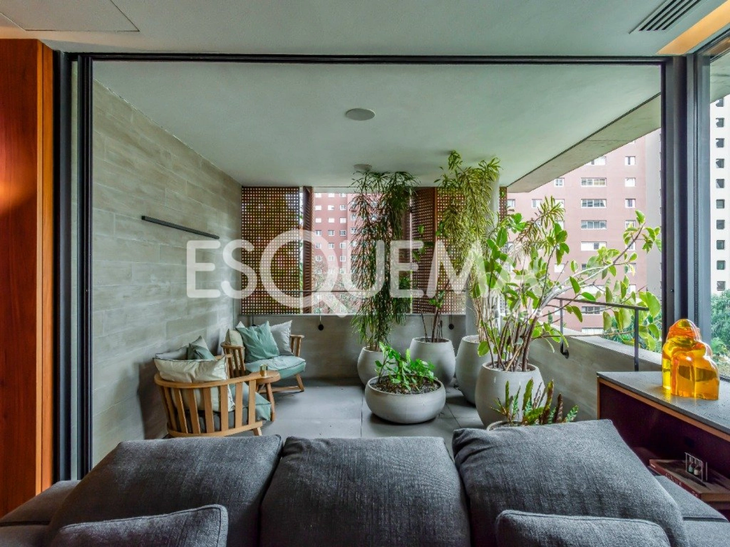 Apartamento com projeto em condomínio assinado por Marcio Kogan no Itaim Bibi - Imagem 2