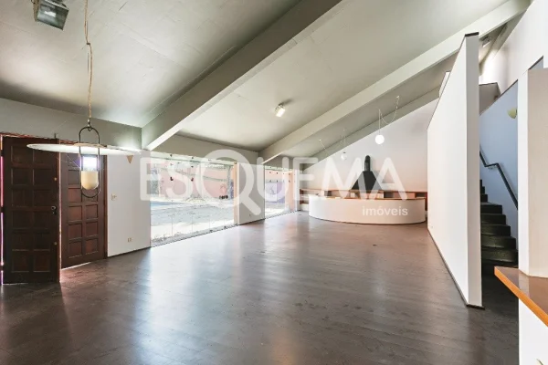 Casa em terreno de esquina para reforma