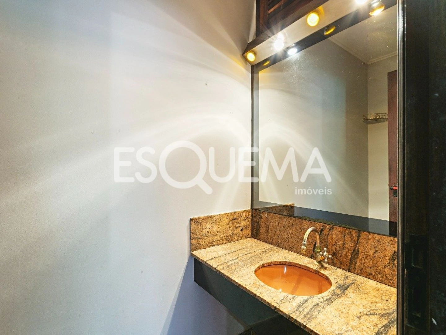 Casa em terreno de esquina para reforma - Imagem 4