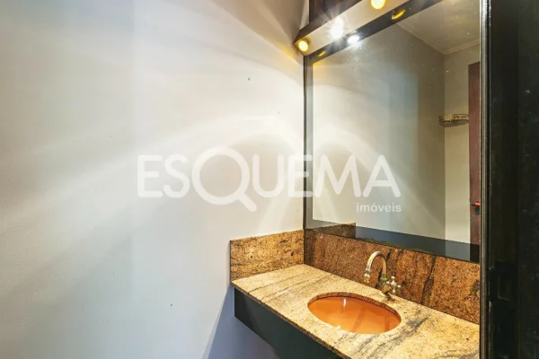 Casa em terreno de esquina para reforma