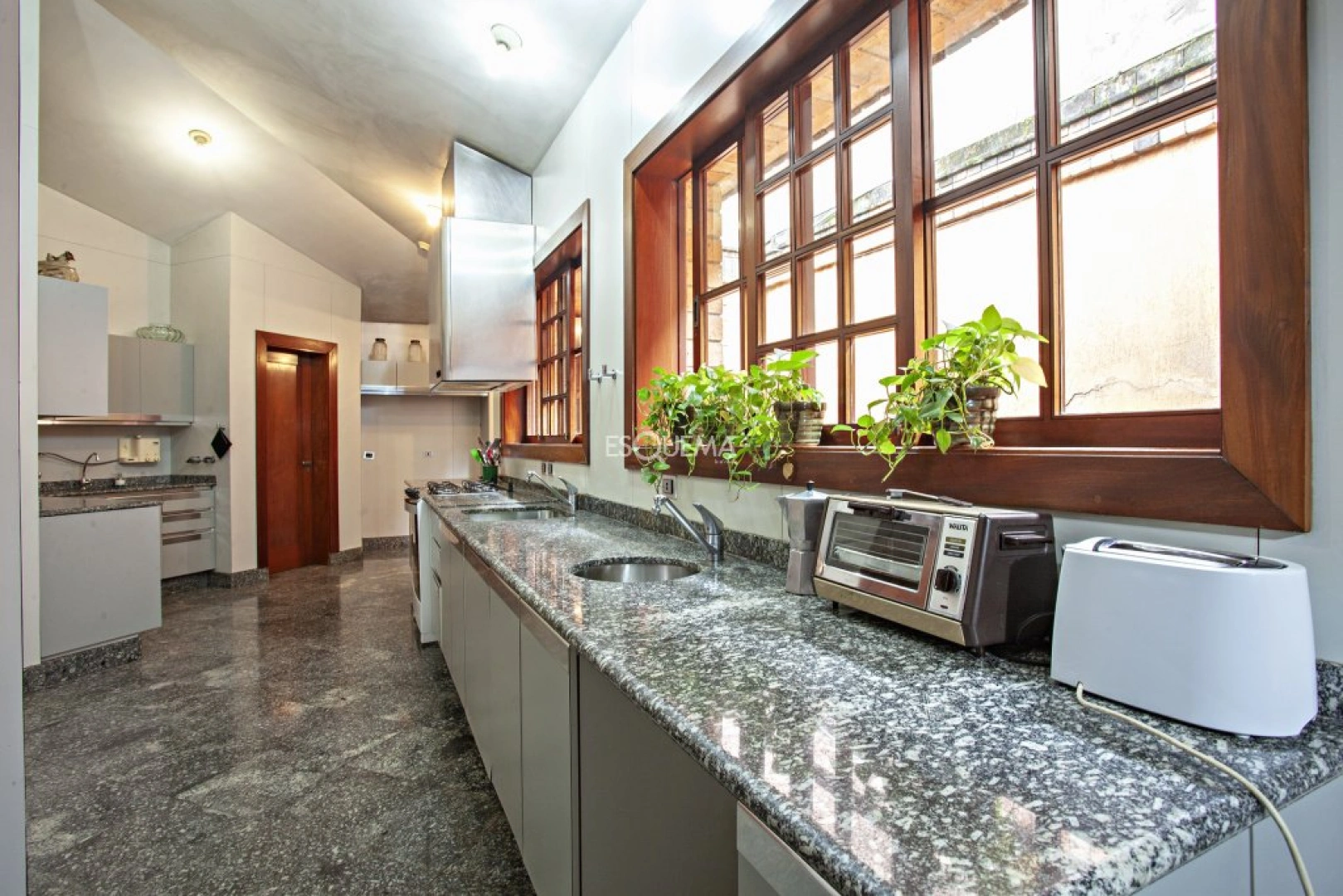 Casa com piscina em Rua Fechada - Imagem 12