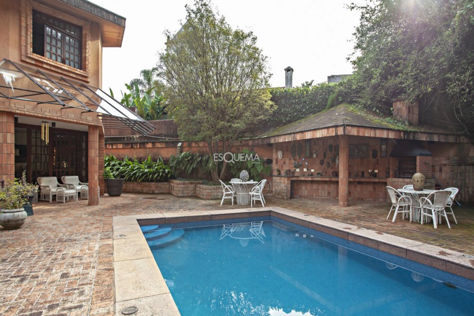 Casa com piscina em Rua Fechada - Imagem 4