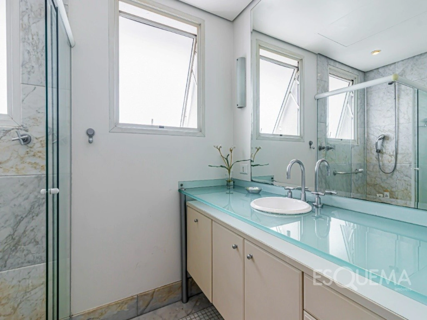 Apartamento em rua segura e fechada - Imagem 12
