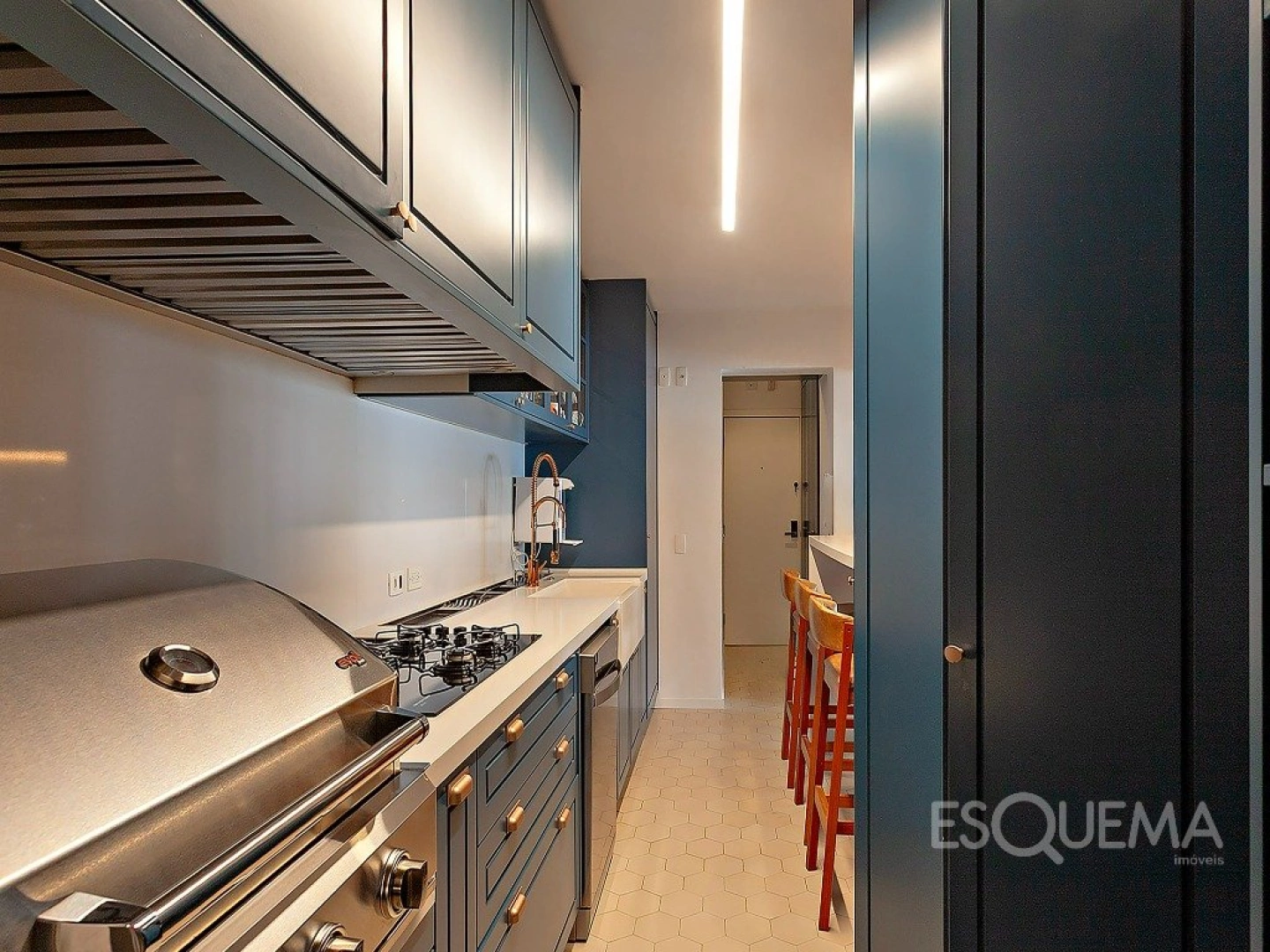 Apartamento reformado e mobiliado no Jardim América - Imagem 6