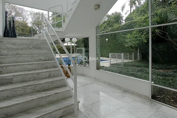 Casa moderna próxima ao Shopping Cidade Jardim