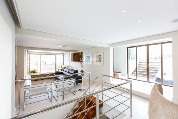 Cobertura duplex bem localizada