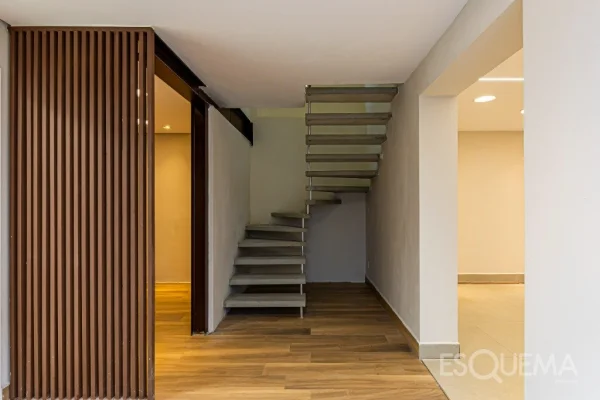 Casa comercial reformada na Vila Nova Conceição