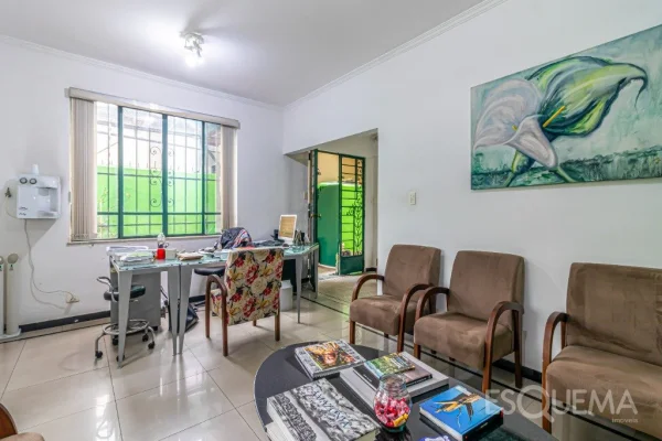 Casa comercial em localização privilegiada