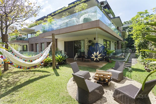 Garden em Alto de Pinheiros com 5 suítes e piscina privativa
