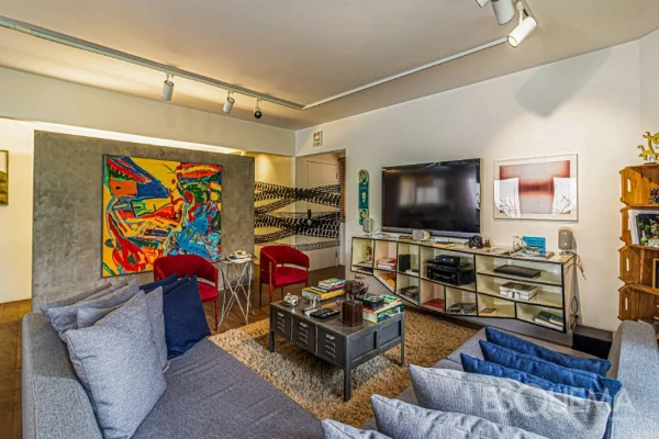 Apartamento recém-reformado em rua cobiçada do Itaim Bibi
